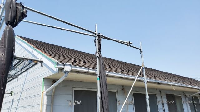 足場のついた屋根
